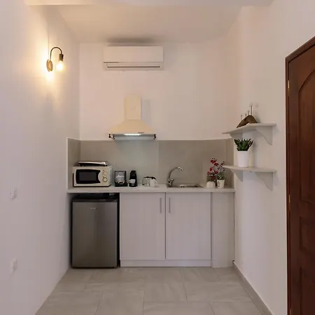 Apartament One Bedroom Apartment-sleeps 4 -sea View-parking Pýrgos
